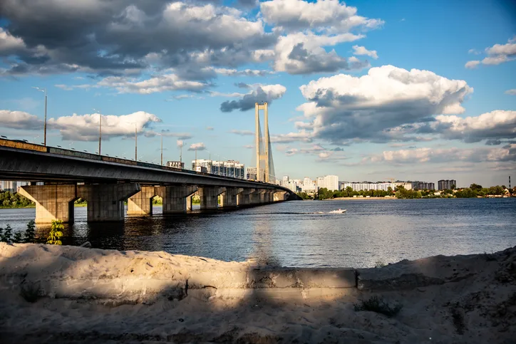 У Києві на три години перекриють Південний міст: що зміниться для пасажирів