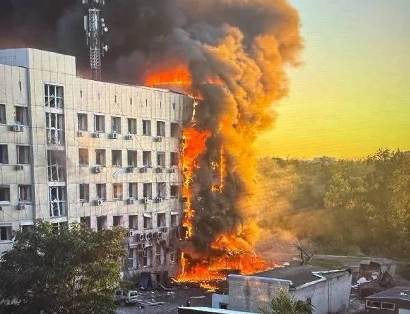 Росія вдарила по адмінбудівлі вугільного підприємства ДТЕК на Дніпропетровщині: є поранений