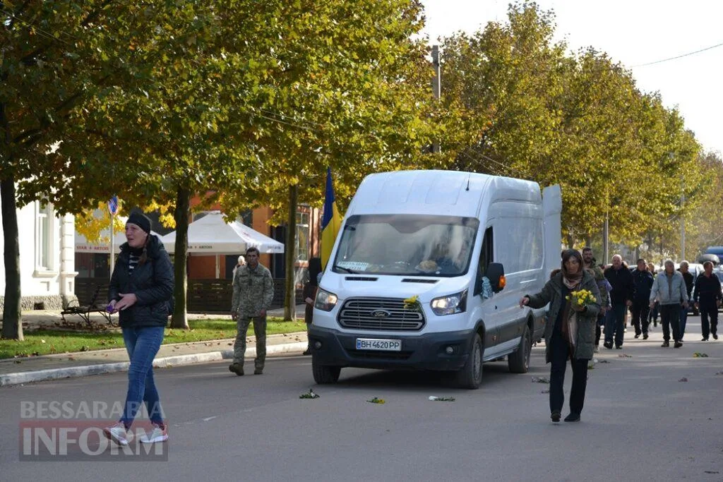 Кілія схилила коліно перед загиблим на Миколаївщині командиром безпілотних авіакомплексів Павлом Каранягою