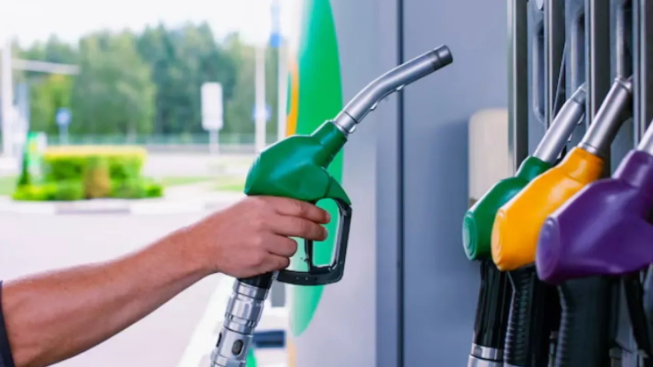 Ціни на АЗС 30 жовтня: скільки коштують бензин, дизель та автогаз