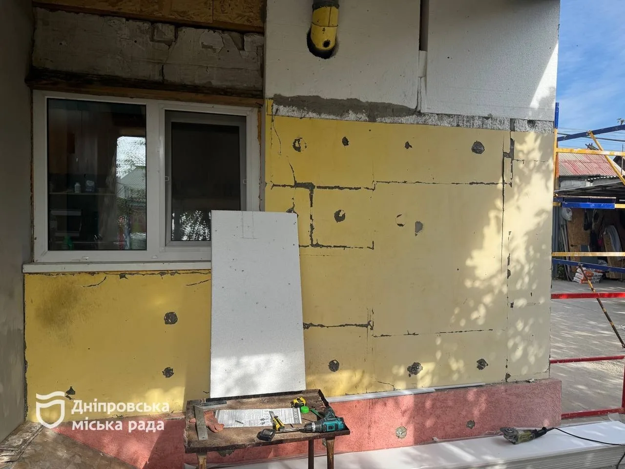 У Дніпрі відновлюють пошкоджені обстрілами приватні будинки, власники яких не можуть скористатися «єВідновленням» - 08.10.2026
