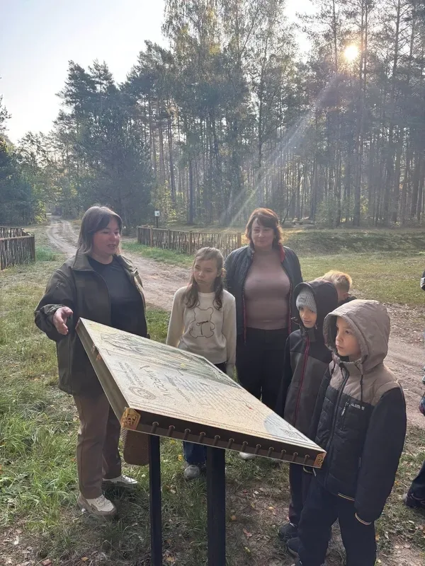 Таємниці дикої природи: на Волині шукали сліди бобрів, а зустріли рідкісного яскраво-блакитного птаха (фото)