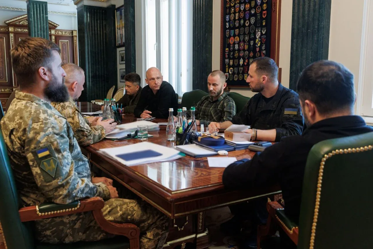 Далекобійні операції на жовтень затверджені: Україна готує посилення F-16 і зброю проти реактивних «Шахедів»