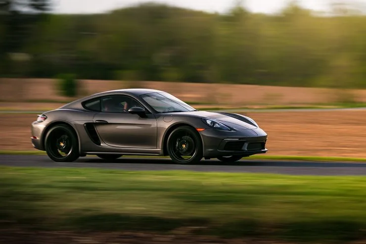 Автомобиль Porsche Cayman