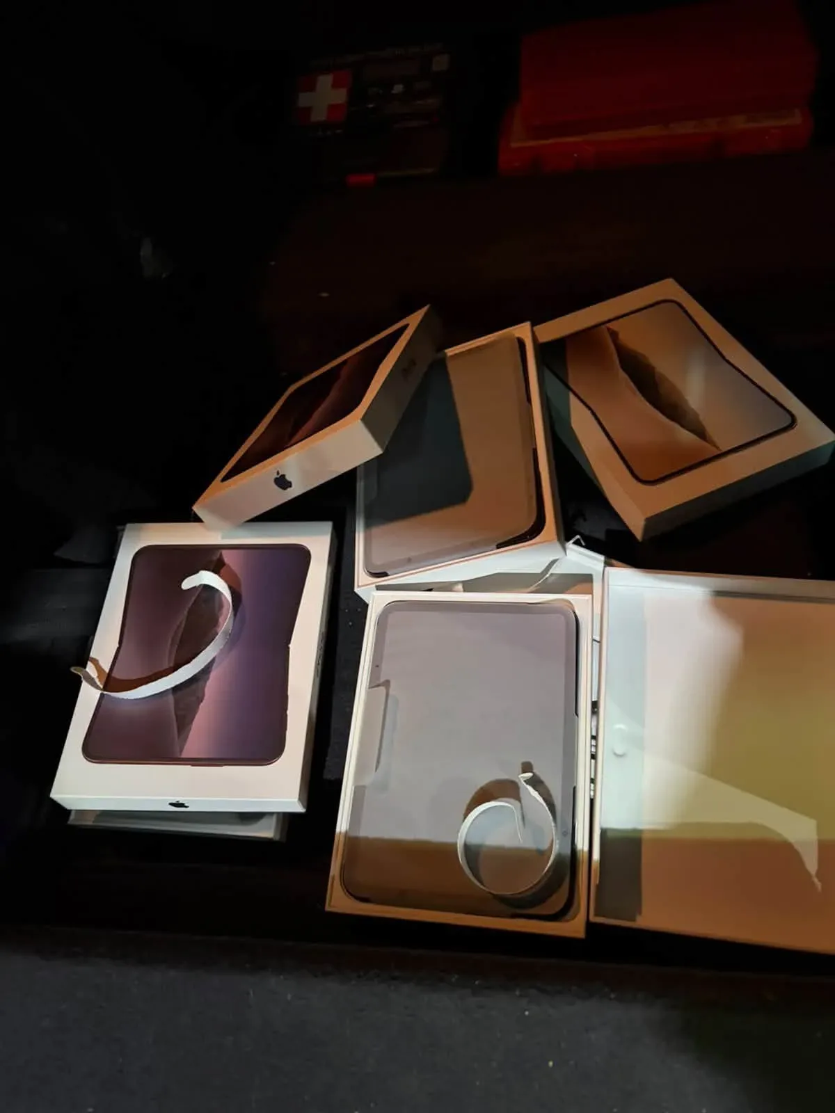 Львівські митники викрили контрабанду понад десяти "iPhone Duo" на "Краківці"