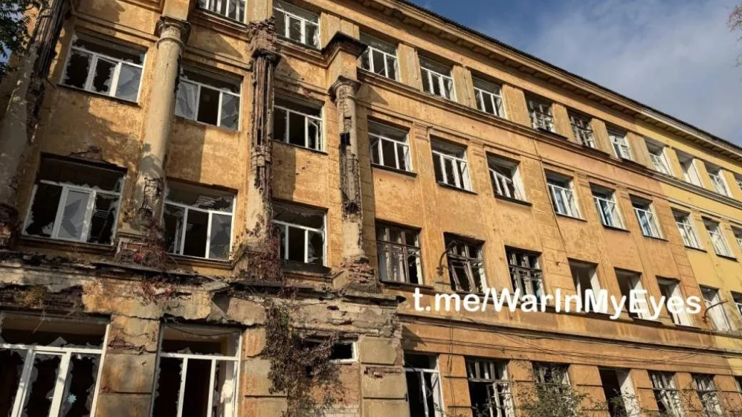В оккупированном Донецке показала поврежденную школу: куда на самом деле мог бить беспилотник
