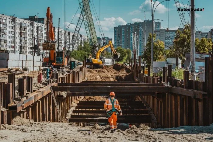Будівництво метро на Виноградар: Аutostrada пояснила, чому засипає котлован