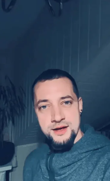 Певец Стас Шуринс