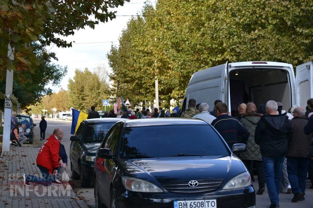 Кілія схилила коліно перед загиблим на Миколаївщині командиром безпілотних авіакомплексів Павлом Каранягою
