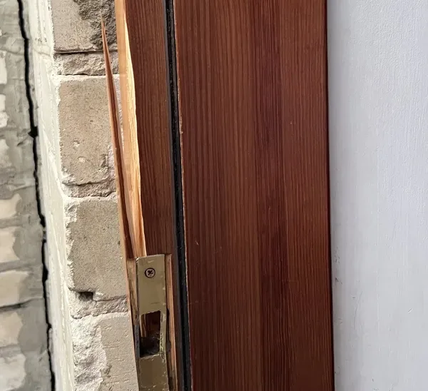 У Ковелі після атаки дронів пошкоджені будинки, храм та митний термінал: хто компенсує збитки (фото)