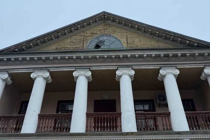 Російський удар по Києву пошкодив Музей української діаспори (фото)