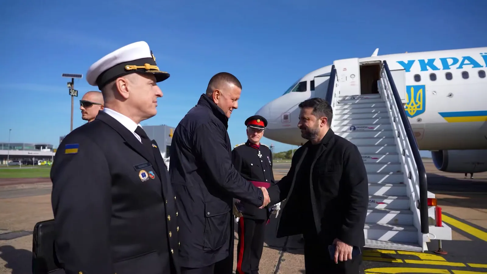 Зеленський в Лондоні, очікується аудієнція у короля Чарльза (ВІДЕО)