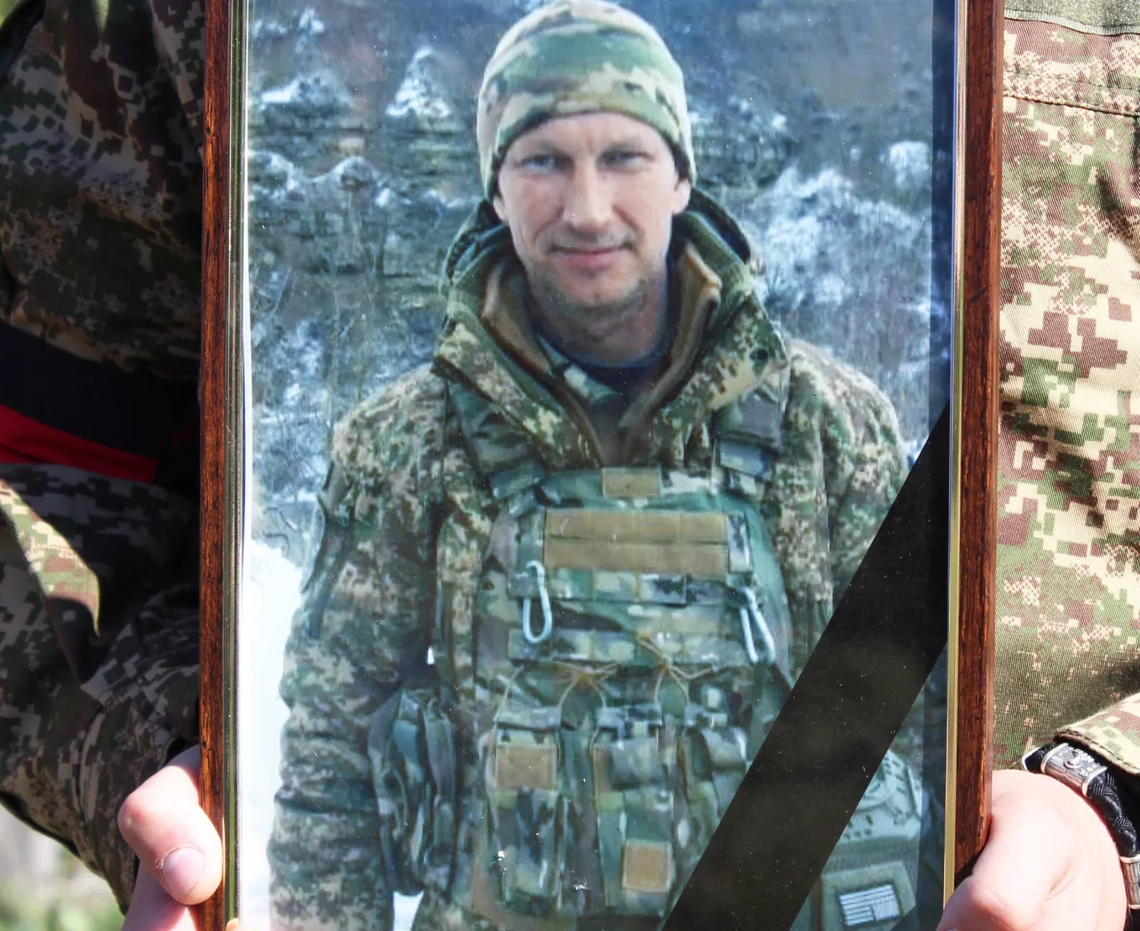 Лебединська громада попрощалася із захисником Сергієм Велегонем