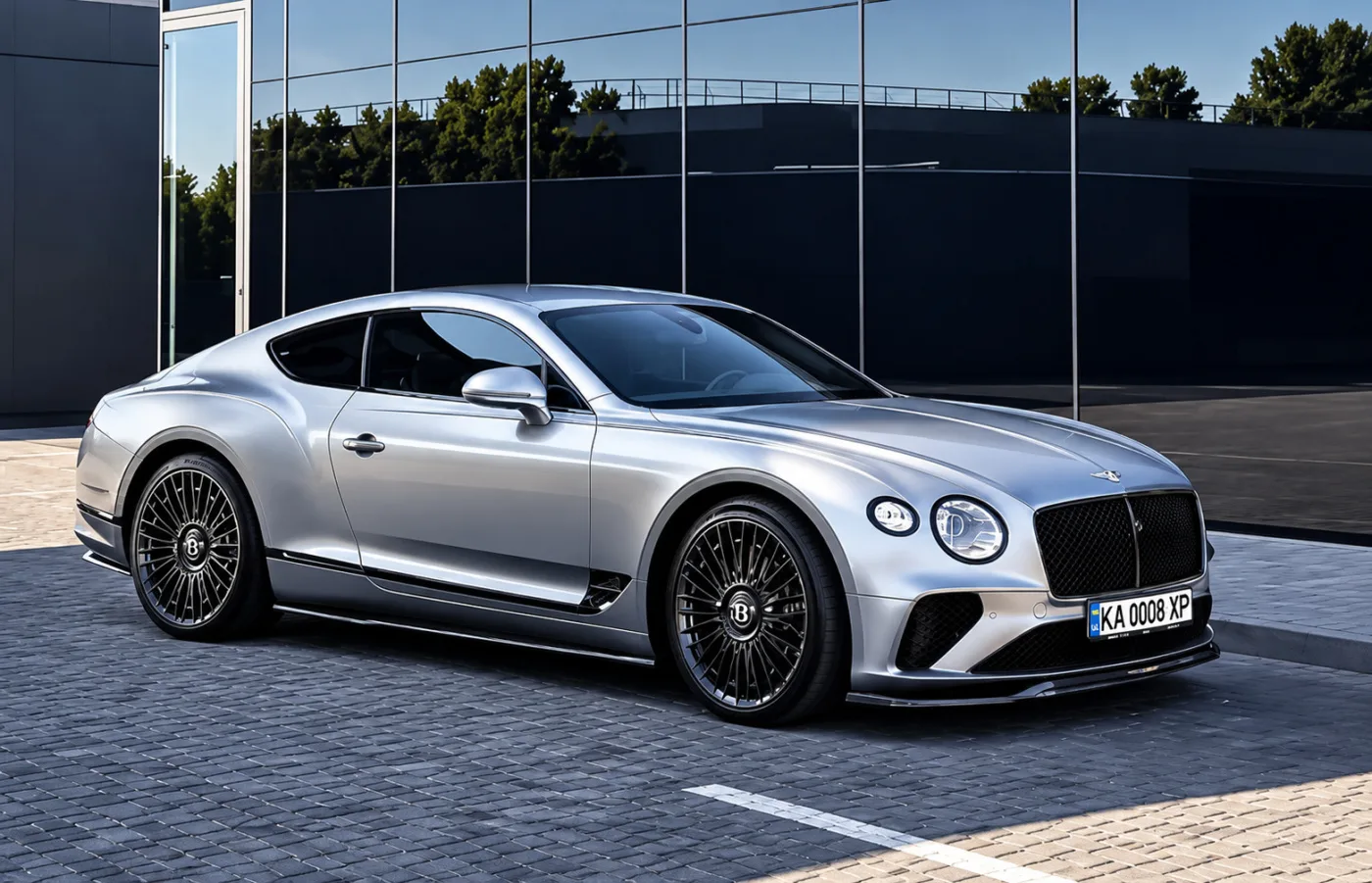 У Києві помітили рідкісний Bentley Continental GT з культовим двигуном W12