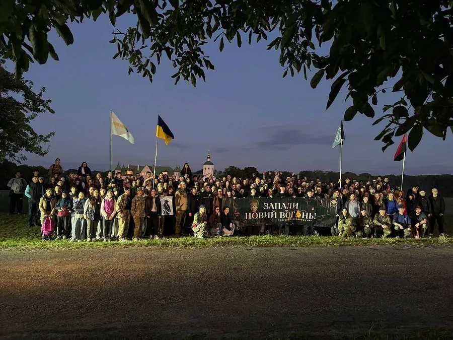 “Запали новий вогонь”: у Холодному Яру утворили живу карту України
