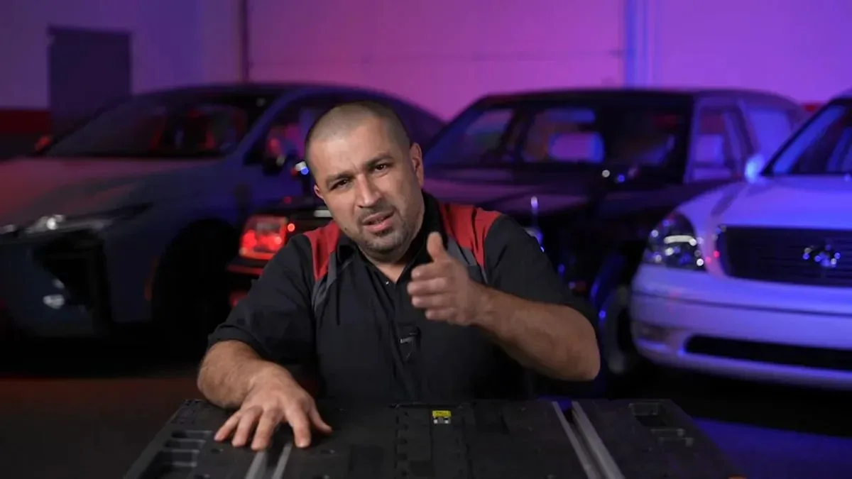 Механік Toyota попереджає: ремонту авто можна чекати до пів року