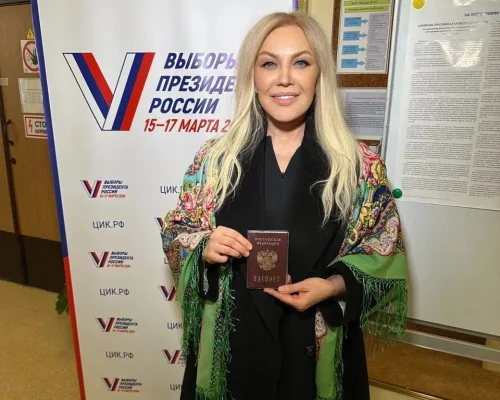 Зрадниця Повалій цинічно заспівала українською у РФ та подякувала окупантам