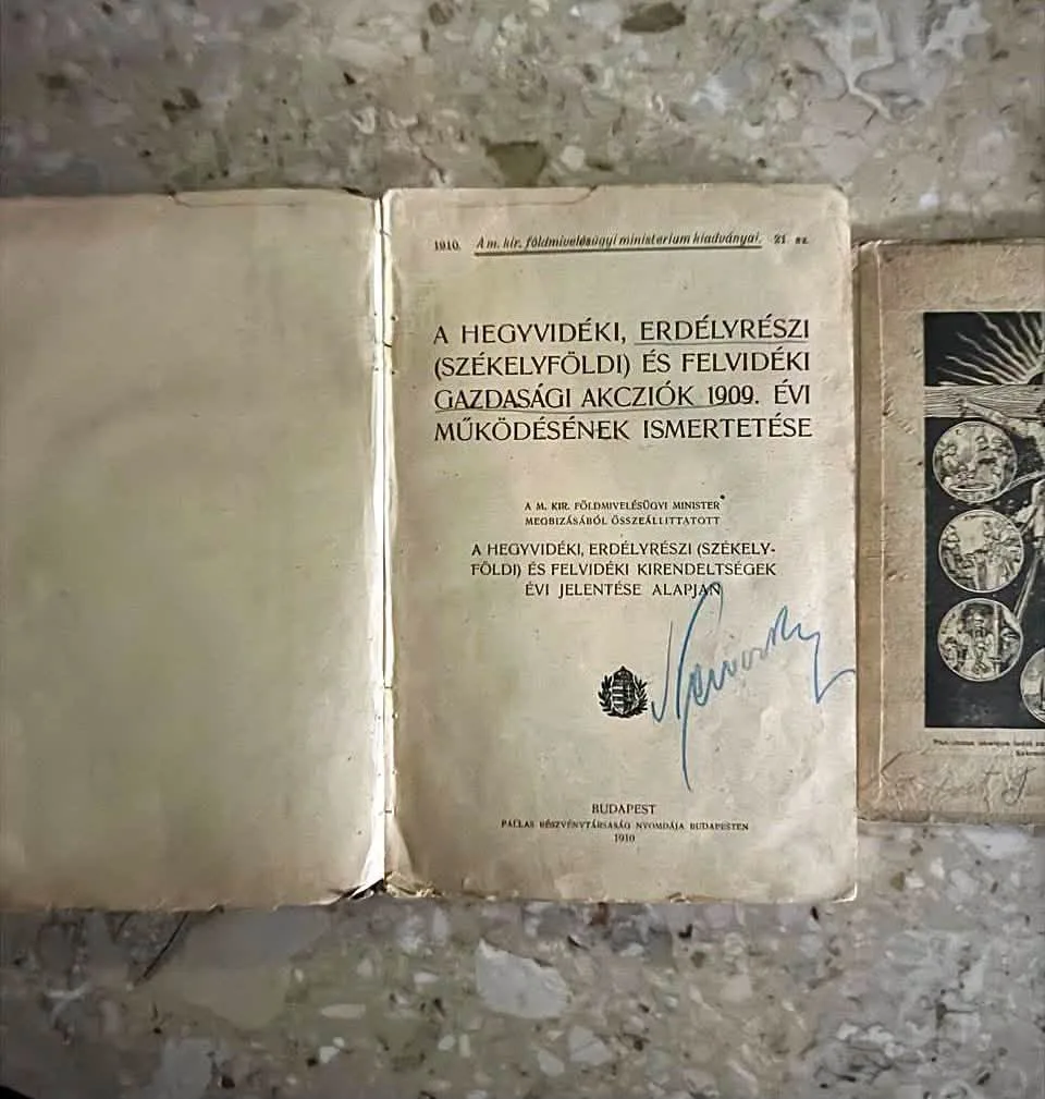 На кордоні з Польщею виявили дві старовинні книги - 5
