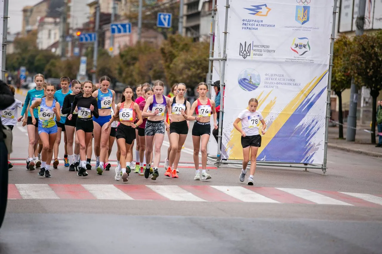 У центрі Франківська відбулися змагання зі спортивної ходьби