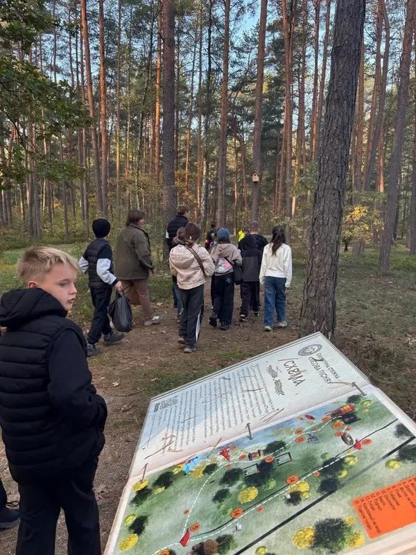 Таємниці дикої природи: на Волині шукали сліди бобрів, а зустріли рідкісного яскраво-блакитного птаха (фото)