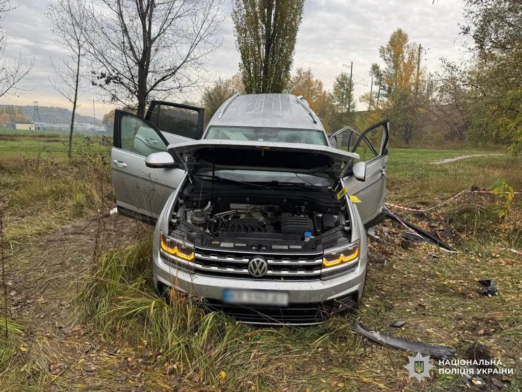 У Голосіївському районі джип врізався в електроопору: загинув пасажир, двоє травмованих У Голосіївському районі джип врізався в електроопору: загинув пасажир, двоє травмованих