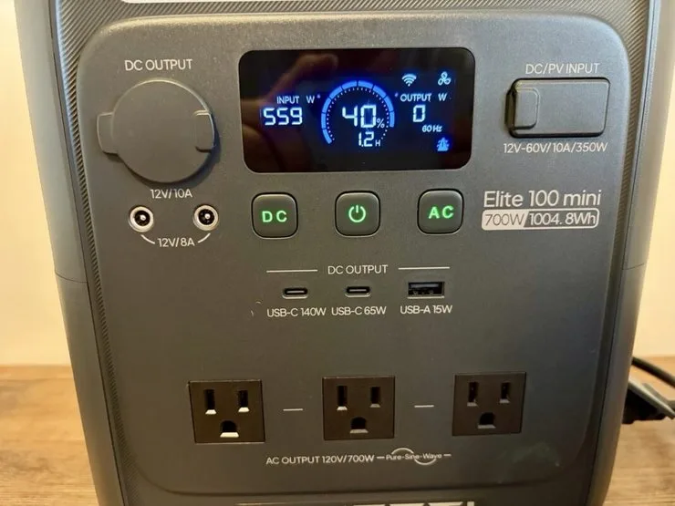 Порты и дисплей Bluetti Elite 100 Mini