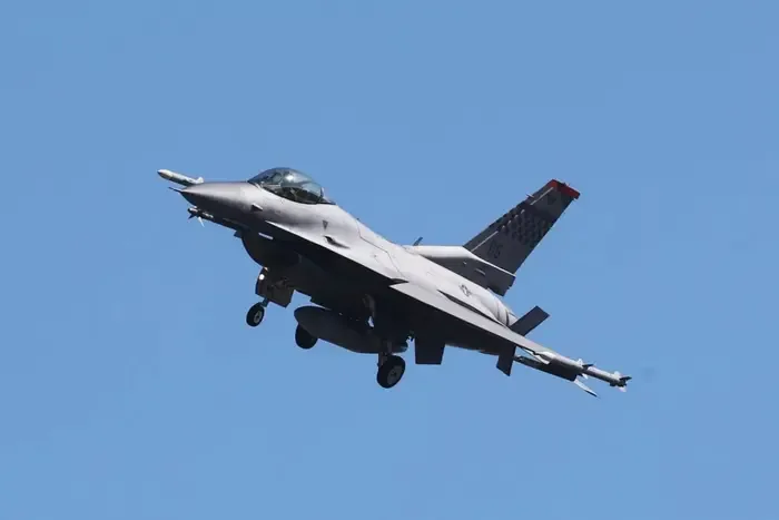Польща зіткнулася з дефіцитом пілотів для F-16 – ЗМІ