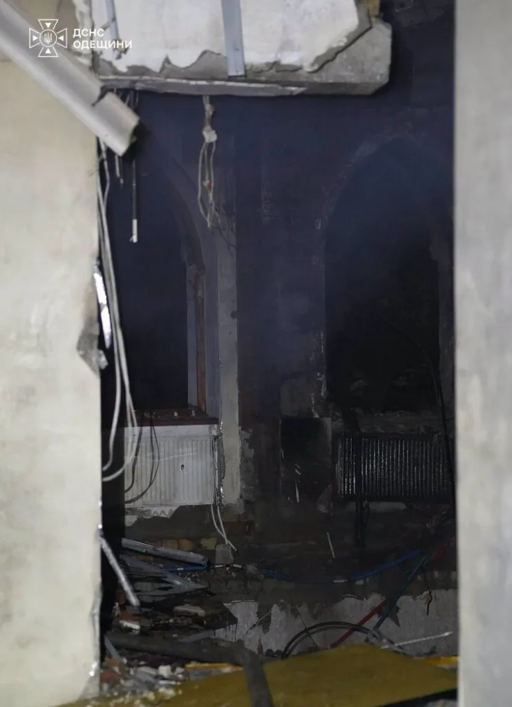 В Одесі під час ліквідації пожежі пролунав вибух: постраждали рятувальники і медик