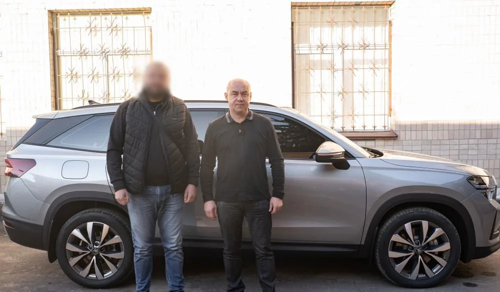 Міський голова Тернополя Сергій Надал передав воїнам ЗСУ автомобіль
