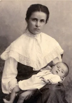 Льоля. Ольга Косач-Кривинюк з сином Михайлом, 1906 р.