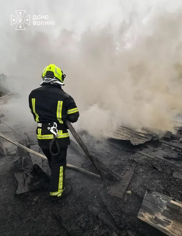 👨‍🚒 29 рятувальників гасили пожежу після атаки на Ковельщині: що відомо