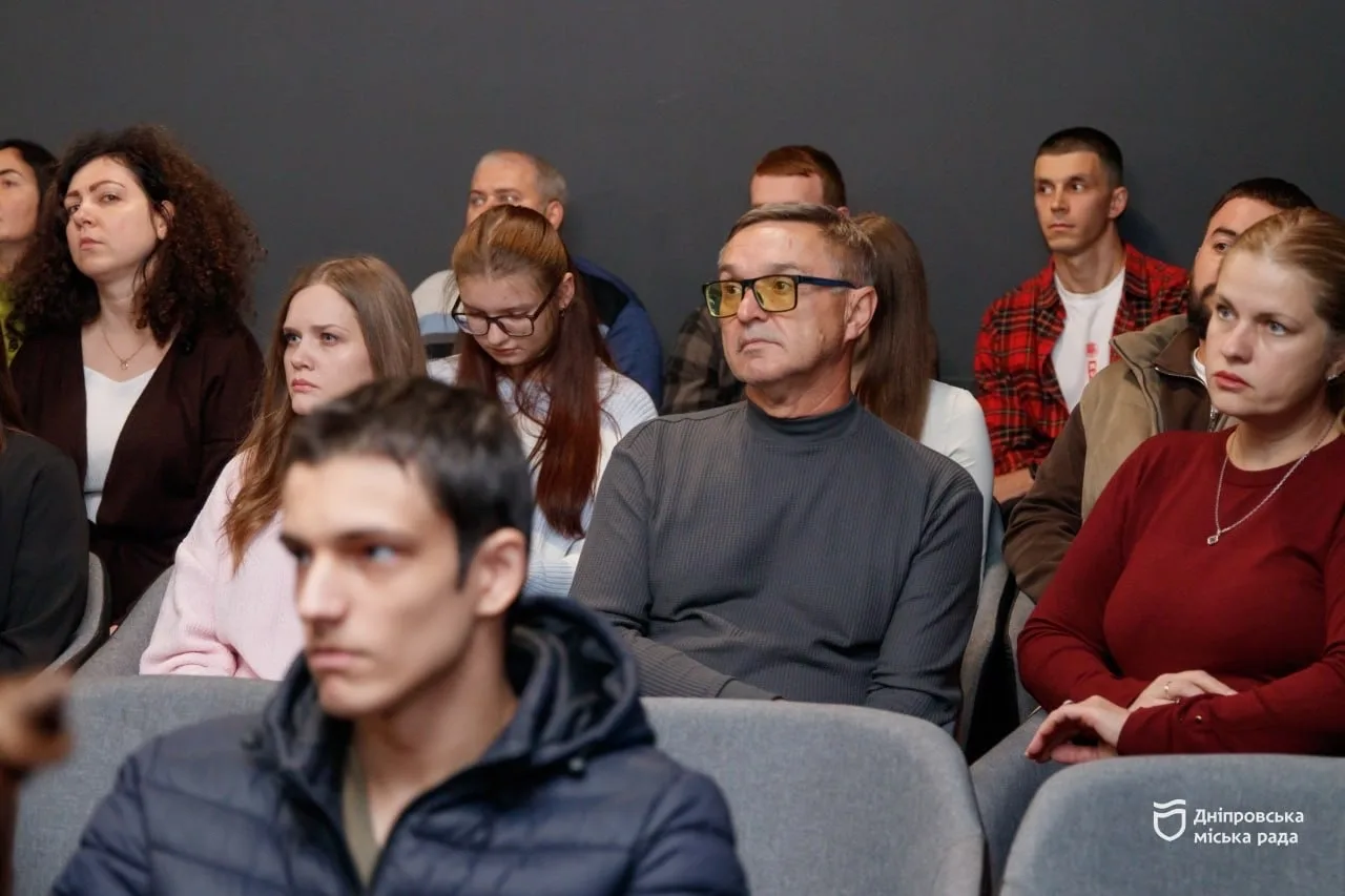 У Дніпрі відбувся Всеукраїнський круглий стіл про українську національну та громадянську ідентичність - 29.10.2026