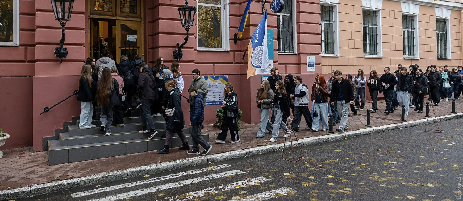 На 40% больше студентов, собственный колледж и кибербезопасность: в одесском Нархозе прошел день открытых дверей (общество, фото)