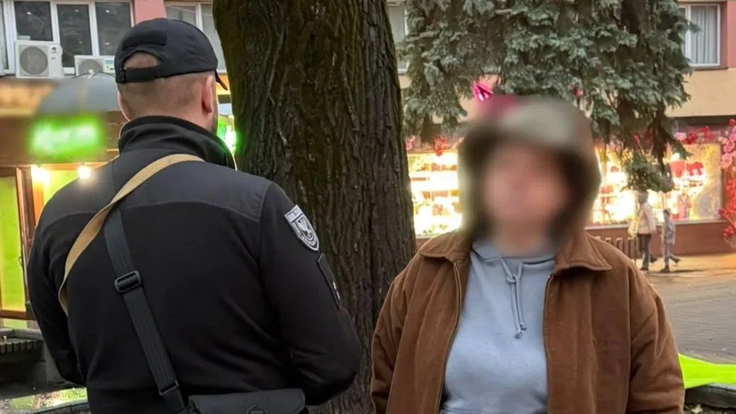 В Івано-Франківську 47-річну жінку затримали за підпал Державного прапора України
