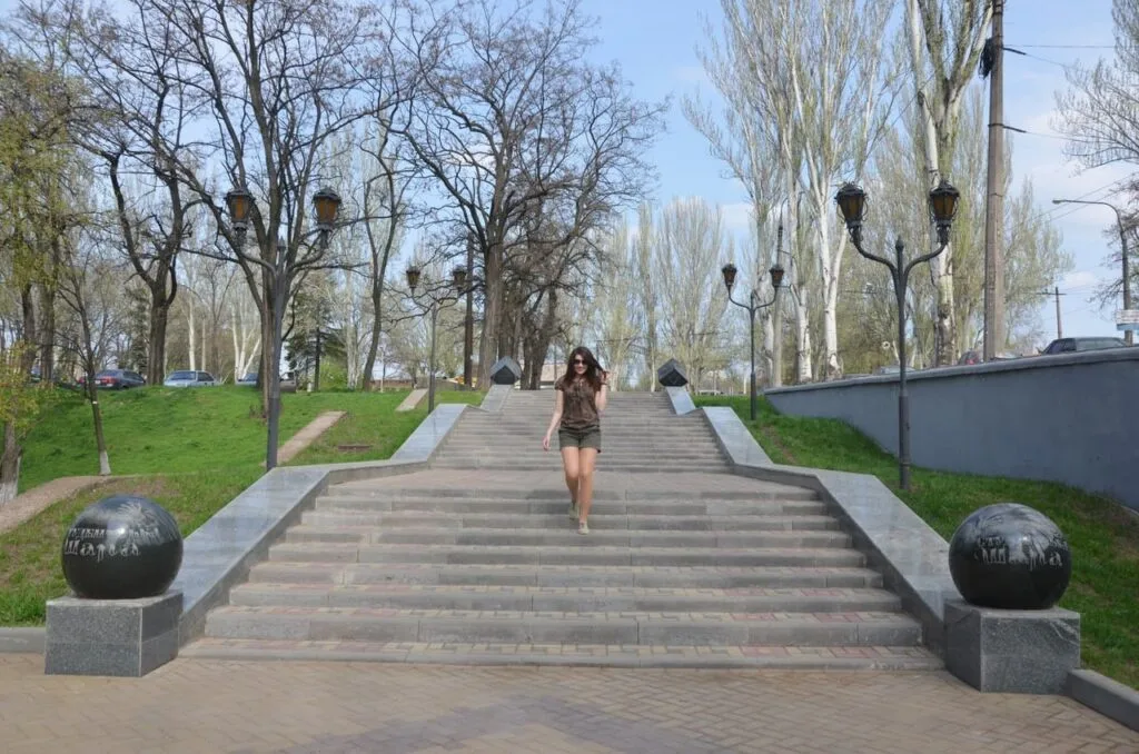 Євгенія Науменко народилася у Запоріжжі, а значну частину дитинства проводила у селі Розумівка Запорізького району.