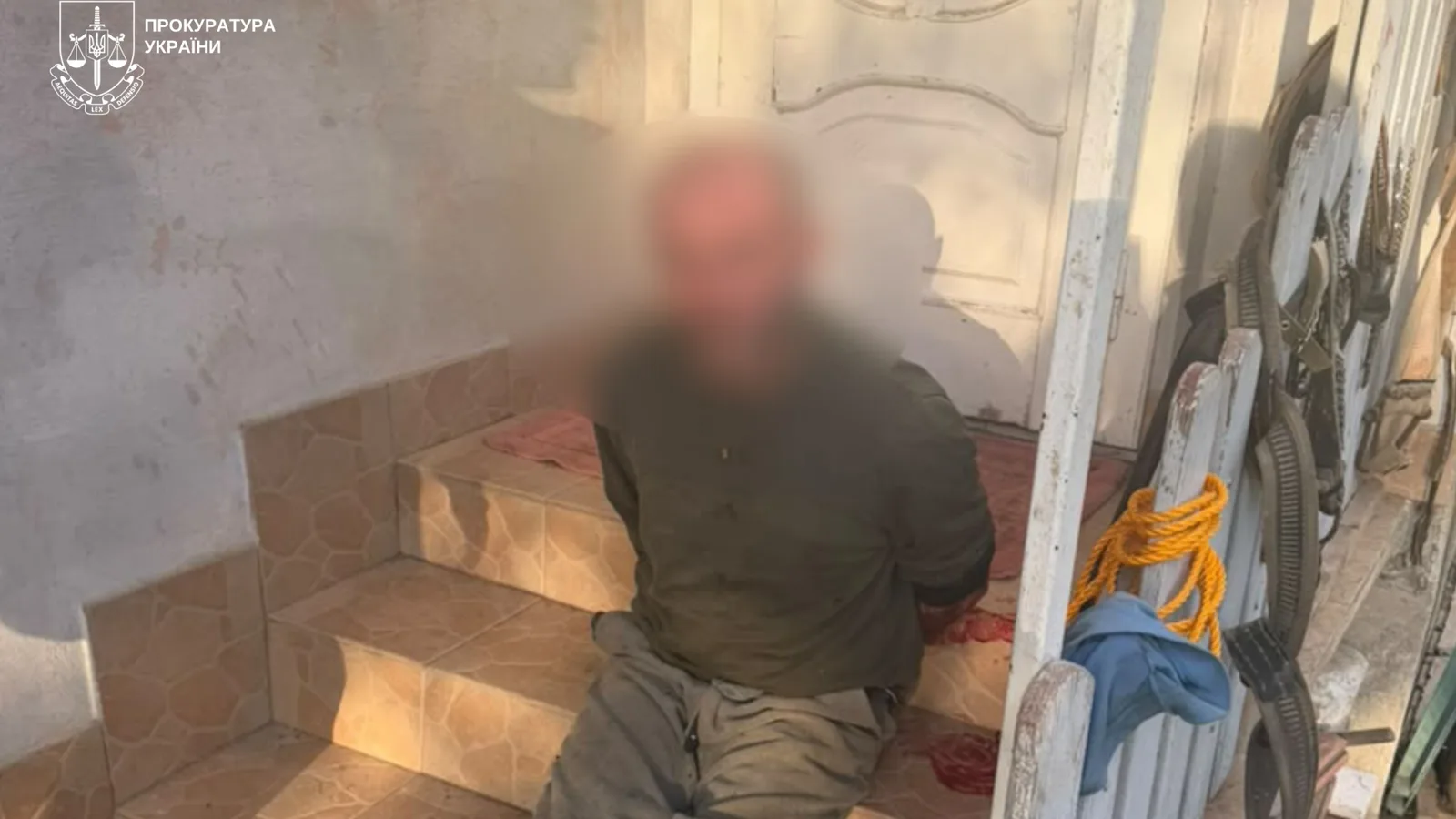 На Закарпатті чоловік йшов по вулиці і стріляв у людей: 2 загиблих