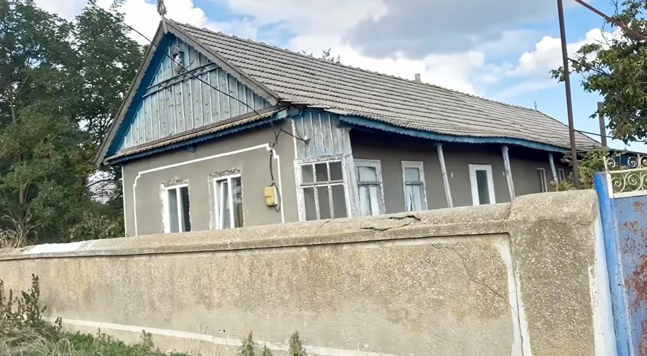 Без газа и воды: в Одесской области продают бюджетный дом у моря (видео)