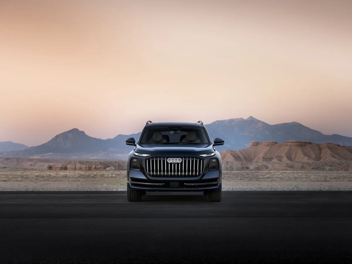 Audi Q9 вид спереди с матричными фарами