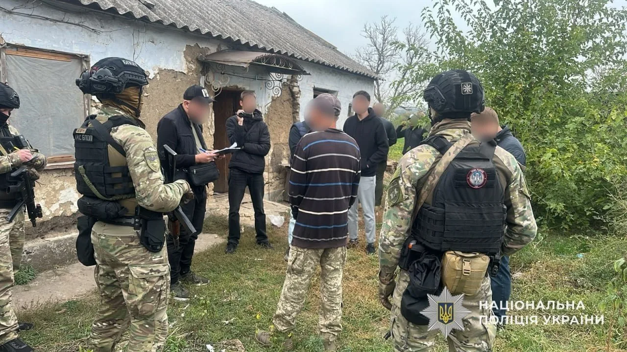 Жорстоко вбив жінку та закопав у лісосмузі: у Дніпрі затримали чоловіка