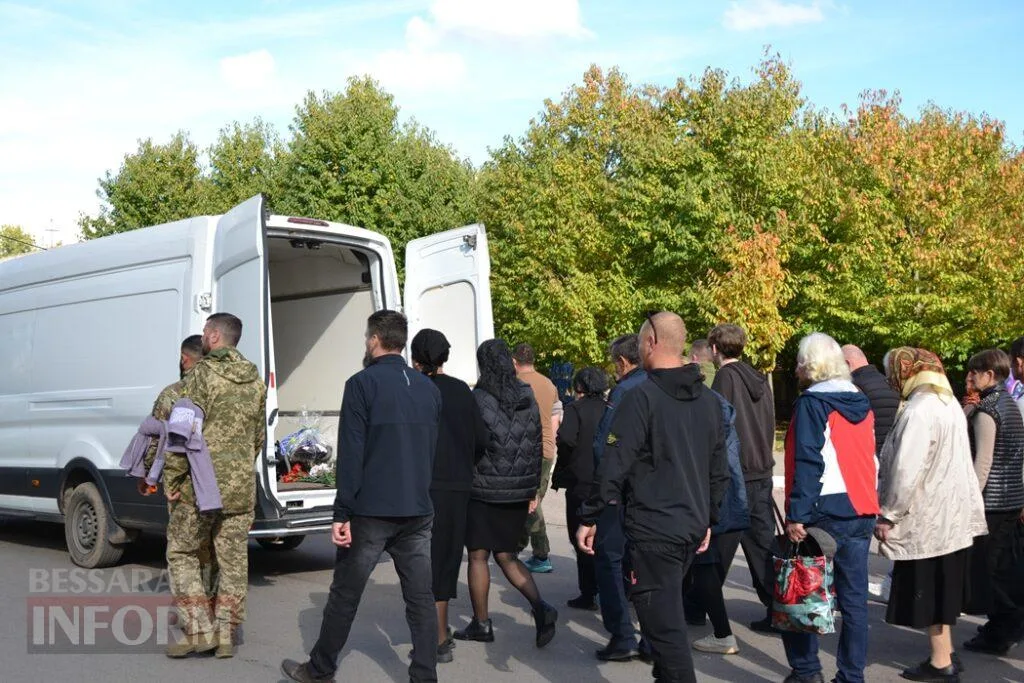 Кілія схилила коліно перед загиблим на Миколаївщині командиром безпілотних авіакомплексів Павлом Каранягою