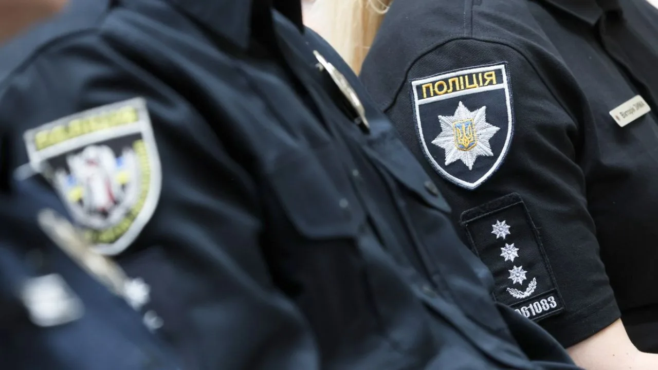 У Кропивницькому чоловік кинув у поліціянтів гранати і почав стріляти поліція України