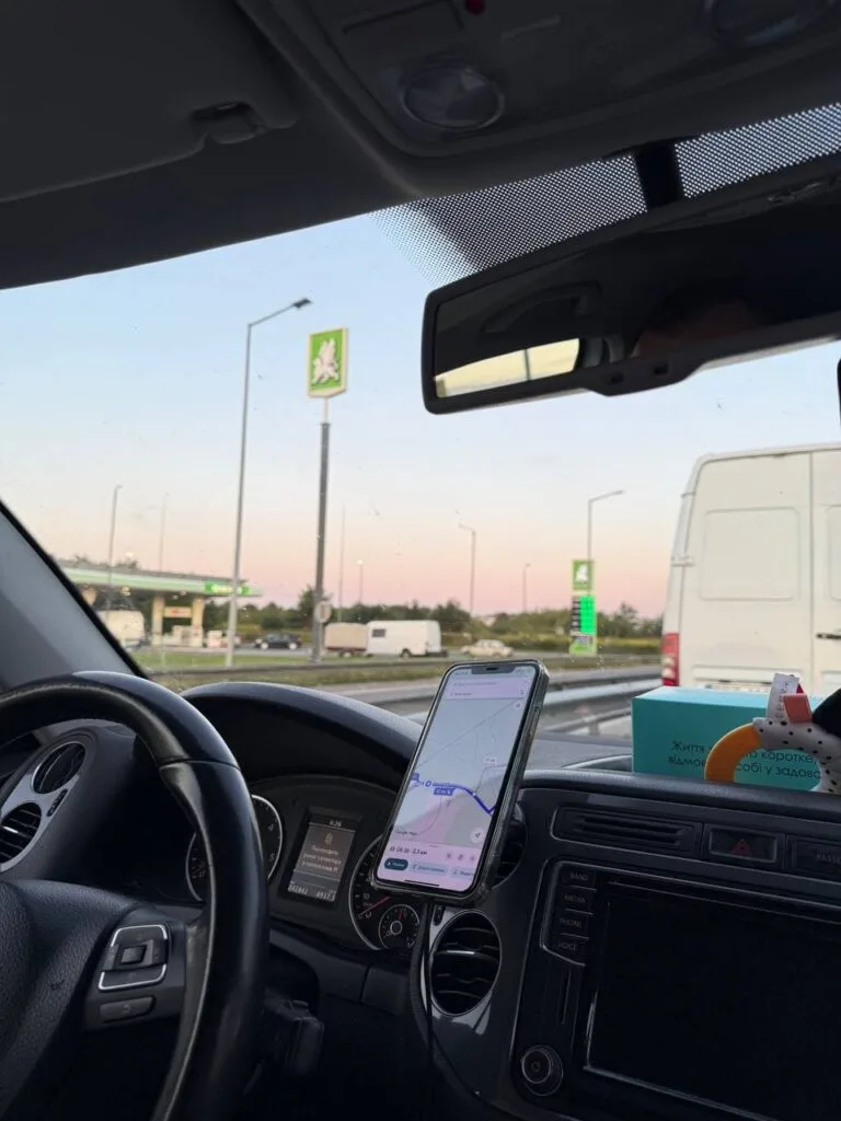 До Німеччини Федоренки вирушили власним автомобілем разом із трьома дітьми.