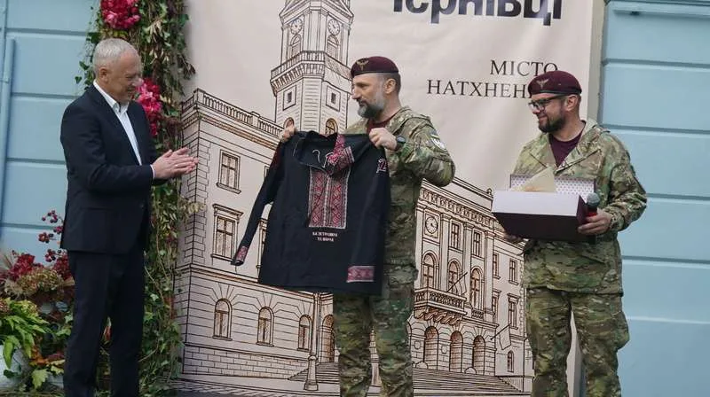 Що відбувається у центрі Чернівців зараз: фоторепортаж з Дня міста