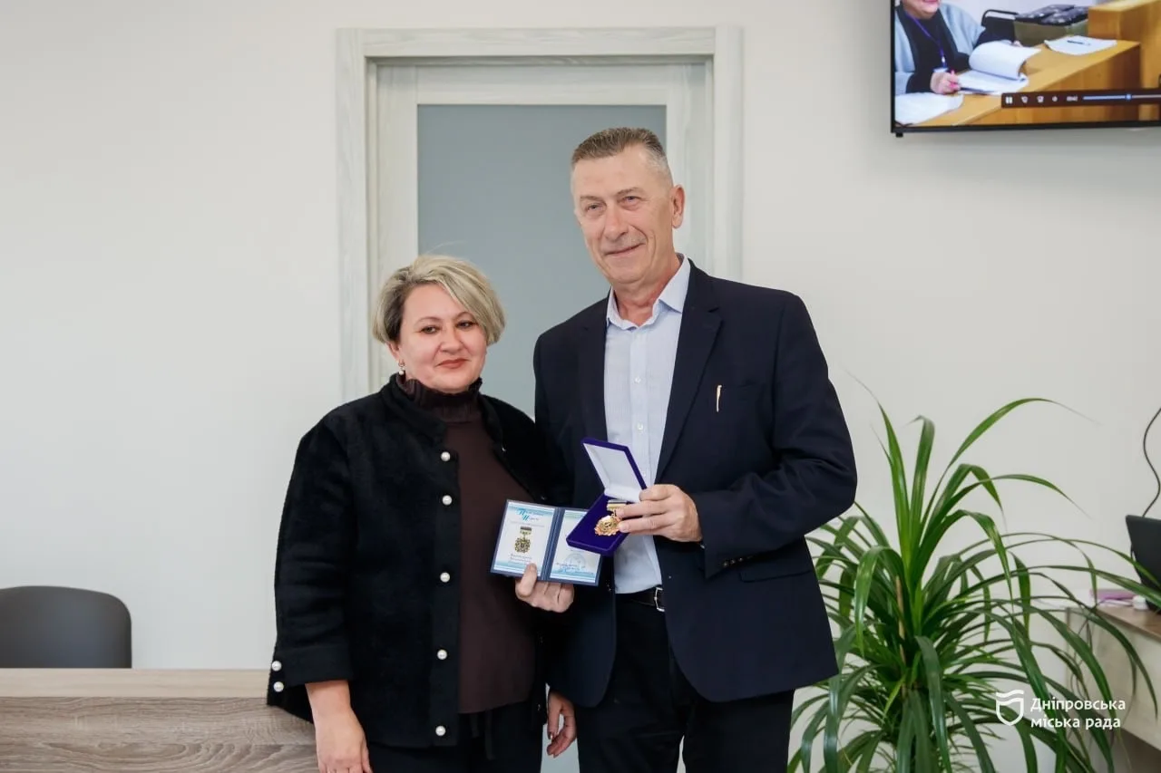 Сила людяності та щоденна допомога: у Дніпрі нагородили працівників соціальної сфери - 31.10.2026