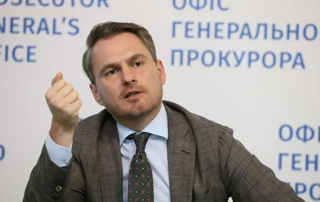 В ОГП розслідують виїзд Кравченка за кордон та масово звільняють працівників прокуратури