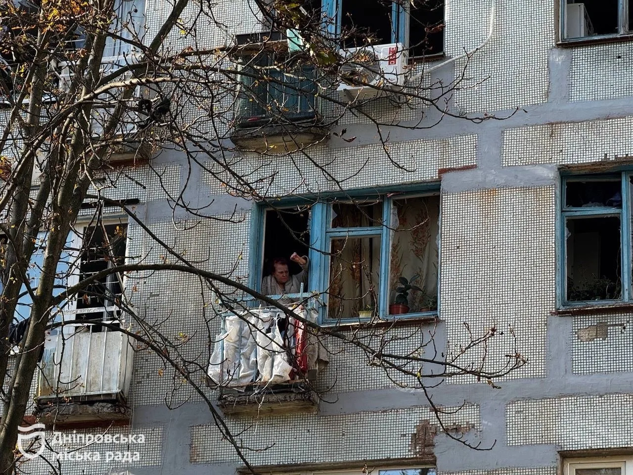 У Дніпрі внаслідок атаки рф ввечері 10 жовтня пошкоджено будинки, поліклініку та заклад освіти. Ліквідація наслідків триває - 11.10.2026
