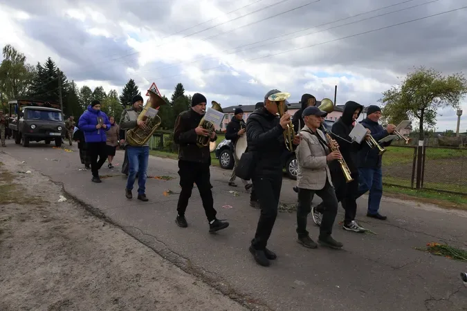 На Волині громада попрощалася із 30-річним Героєм Романом Пилипчуком (фото)