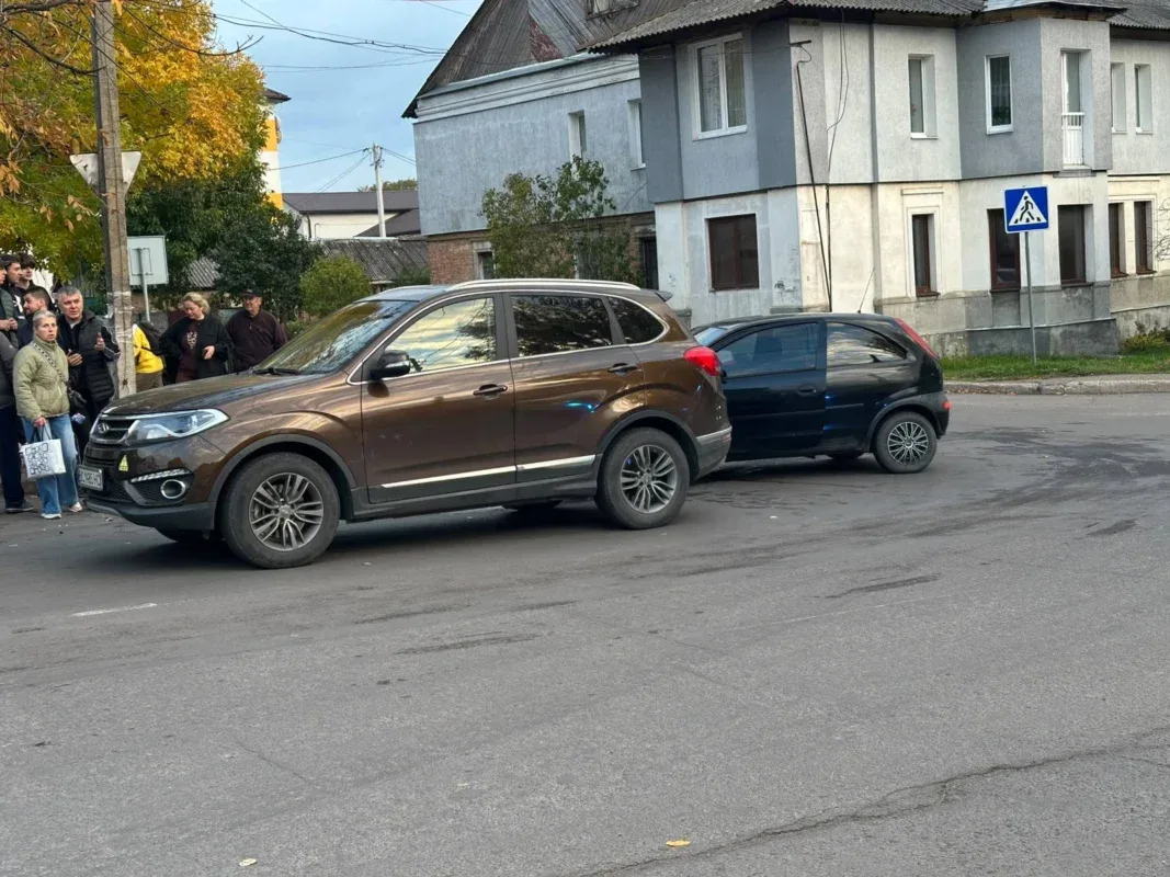 На Львівщині не розминулись три автомобілі