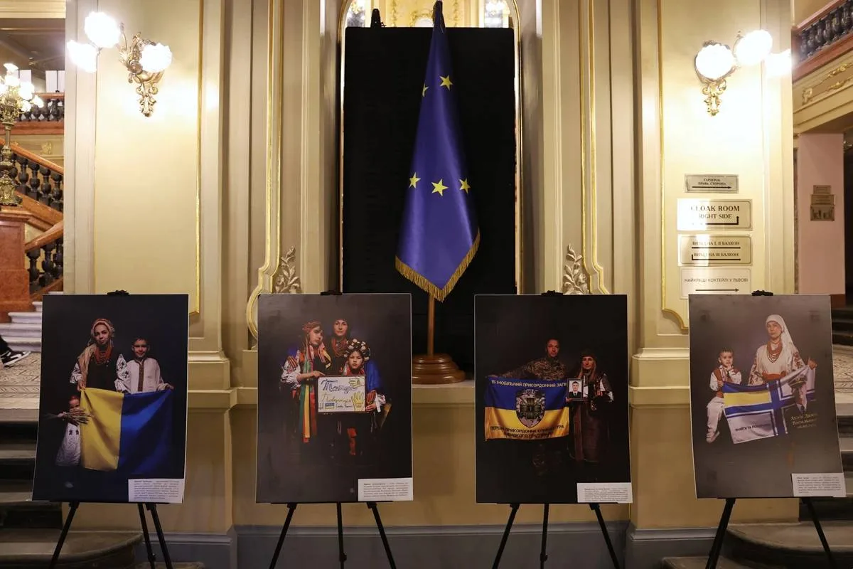 У Львівській опері відкрили виставку про родини захисників - 5