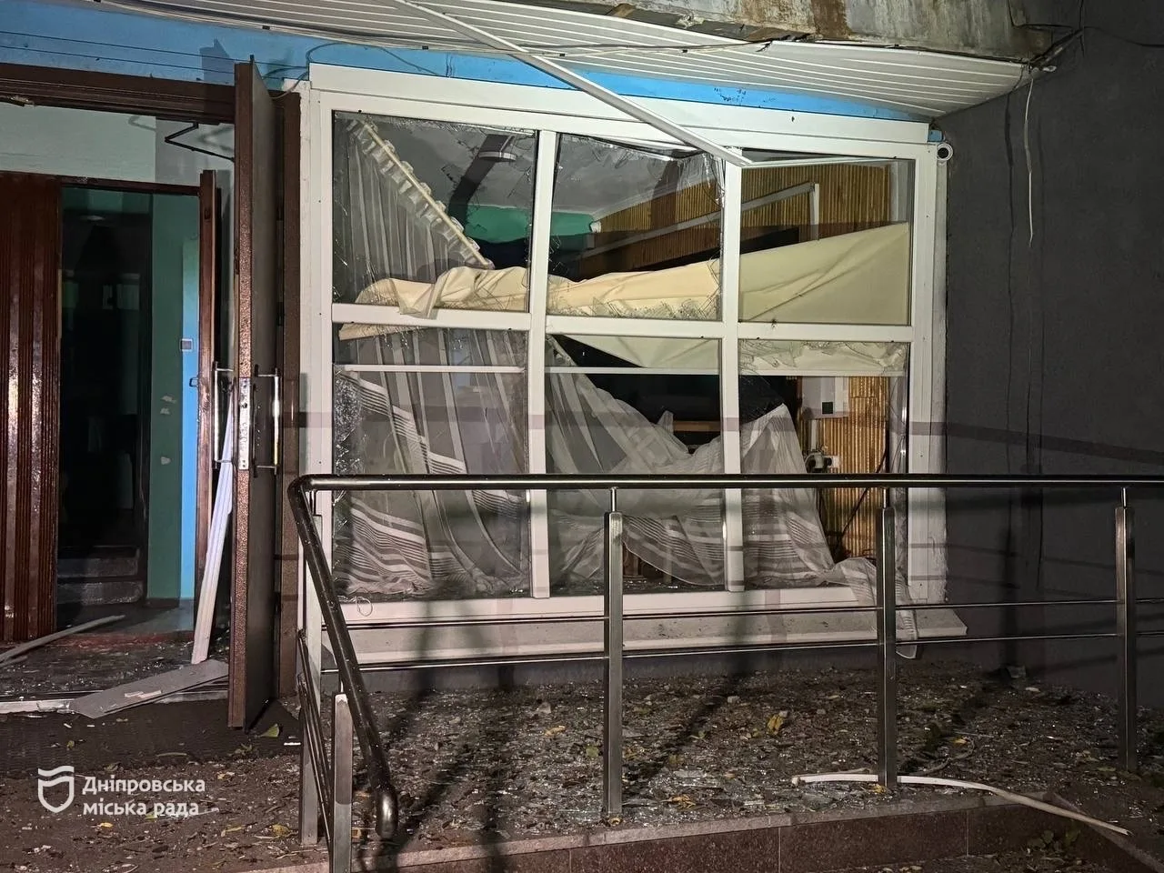 У Дніпрі внаслідок атаки рф увечері 29 жовтня пошкоджено гуртожиток: вибито понад 50 вікон - 29.10.2026